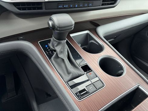 Used 2024 Toyota Sienna LE image 39