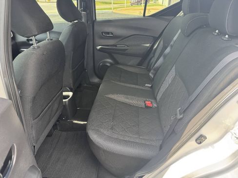 Used 2019 Nissan Kicks SV FWD image 17