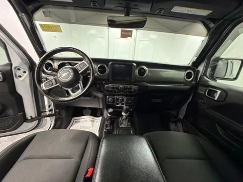 Used 2022 Jeep Gladiator Overland w/ LED Lighting Group AWD/4WD image 24