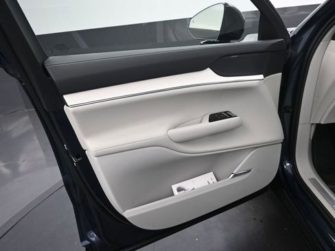 New 2025 Volvo EX90 Plus w/ Protection Package Premier image 11