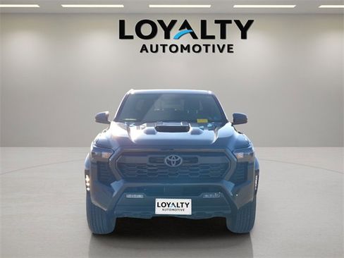 Used 2024 Toyota Tacoma TRD Sport w/ TRD Sport Upgrade Package image 8