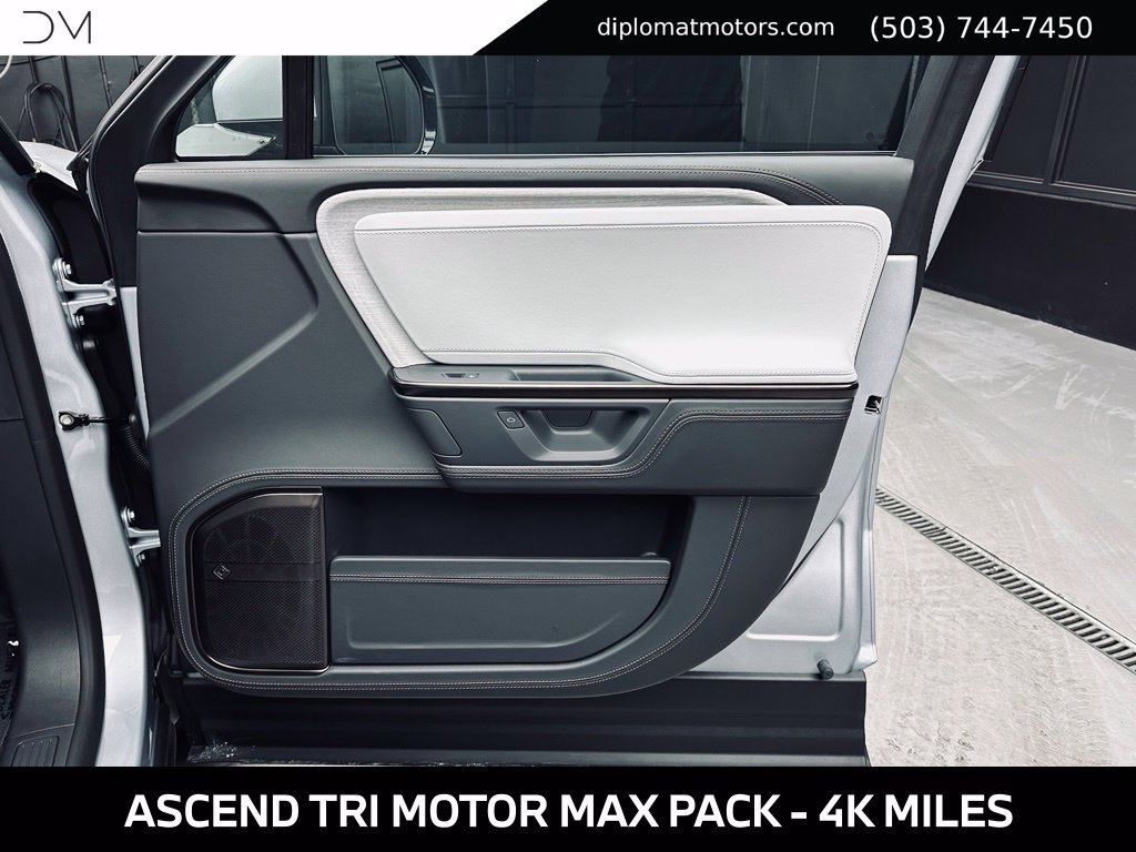 Used 2025 Rivian R1S Premium Dual AWD/4WD image 27