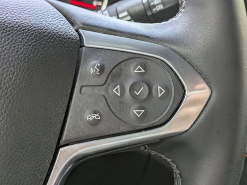 Used 2023 Chevrolet Traverse Premier FWD image 25
