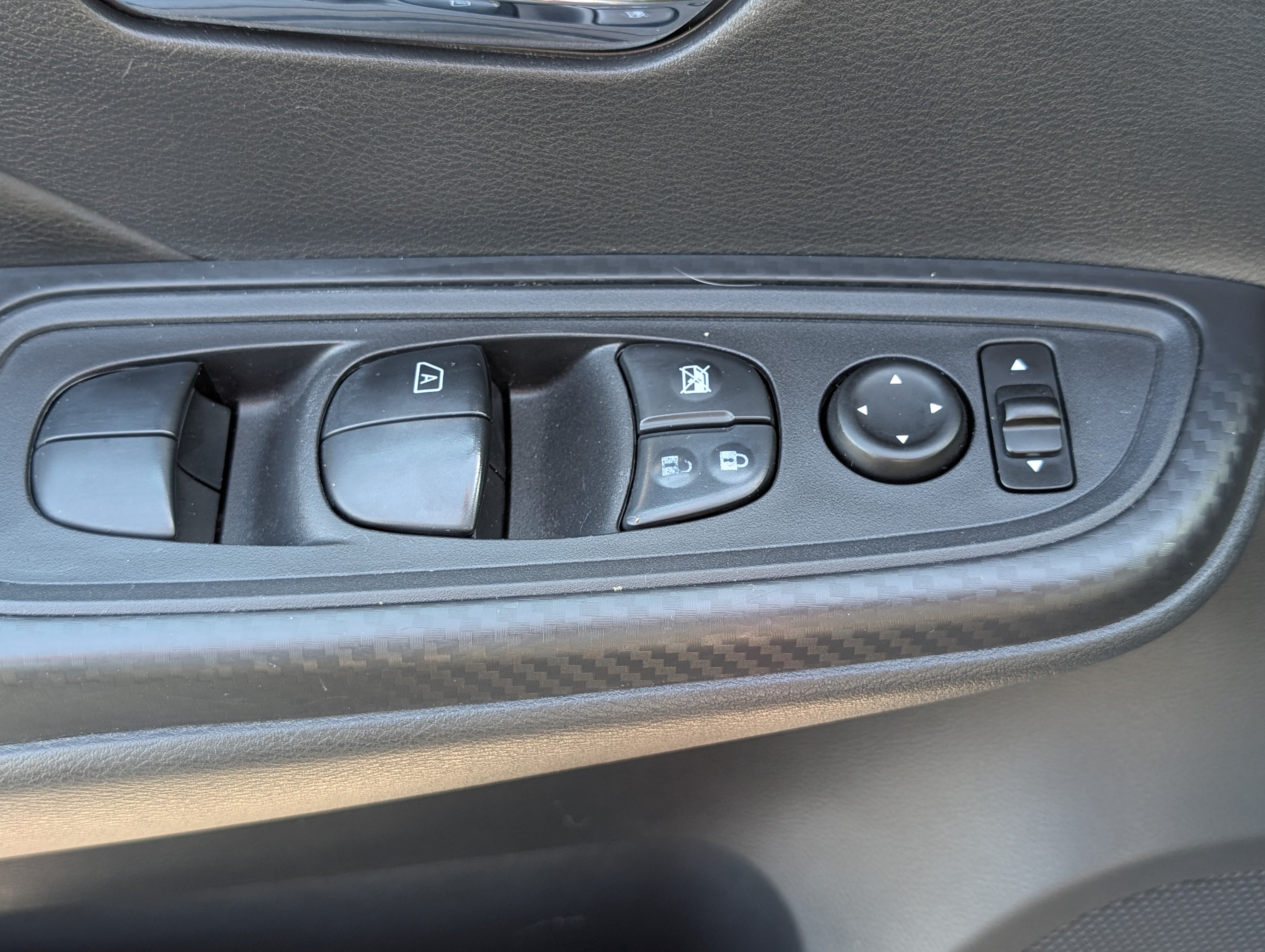 Used 2020 Nissan Versa SV FWD image 17