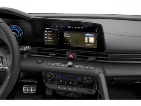 New 2025 Hyundai Elantra SEL image 12