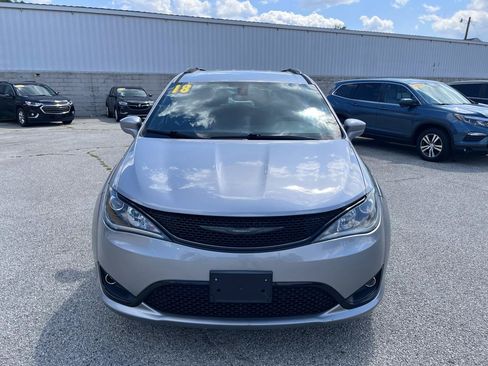 Used 2018 Chrysler Pacifica Touring-L Plus FWD image 8