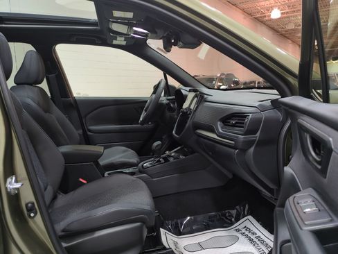 Used 2025 Subaru Forester Premium AWD/4WD image 8