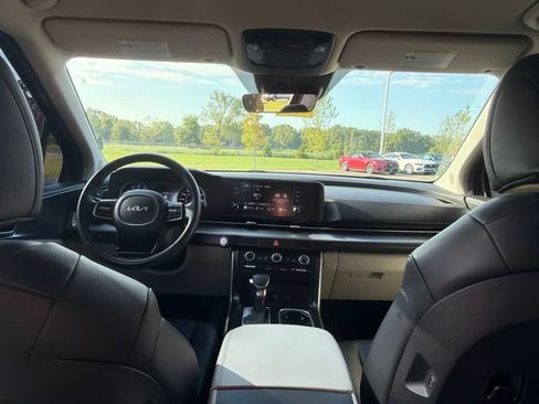 Used 2023 Kia Carnival LX FWD image 21