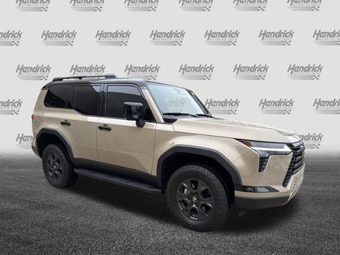 Used 2025 Lexus GX 550 image 2