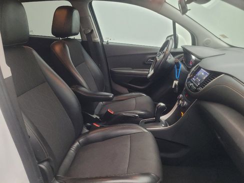 Used 2020 Chevrolet Trax LT w/ Driver Confidence Package AWD/4WD image 21