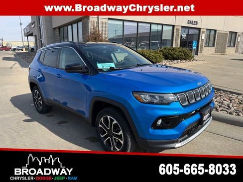 Used 2022 Jeep Compass Limited image 1