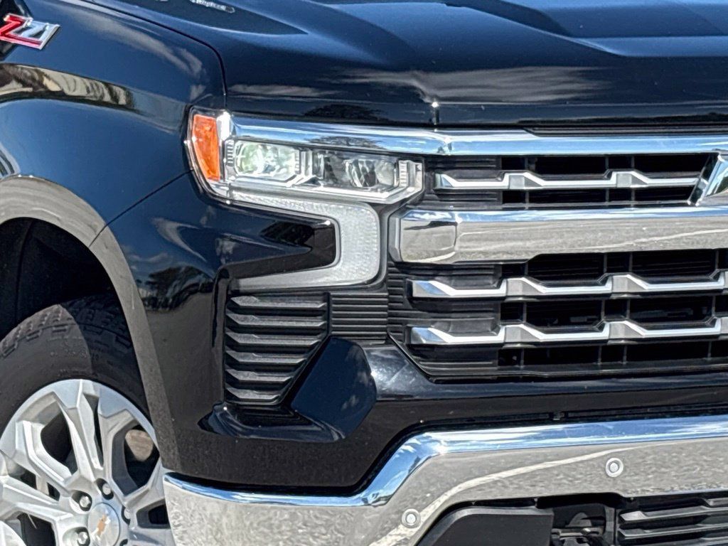 Used 2026 Chevrolet Silverado 1500 LTZ AWD/4WD image 3