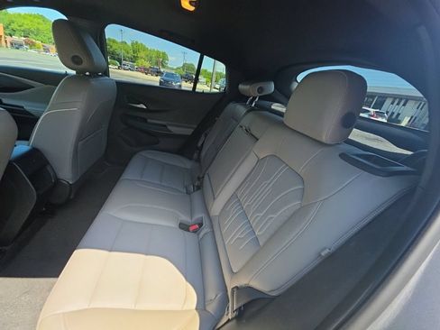 Certified 2024 Buick Envista Avenir FWD image 17