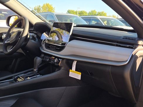 New 2026 Jeep Compass Limited image 8