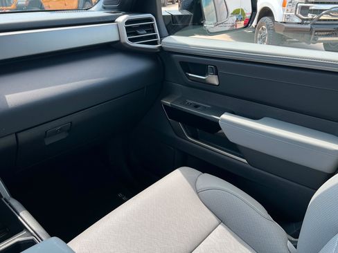 Used 2025 Toyota Tundra Limited AWD/4WD image 10