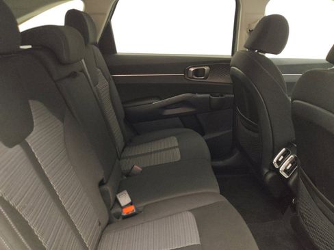 Used 2023 Kia Sorento LX AWD/4WD image 19