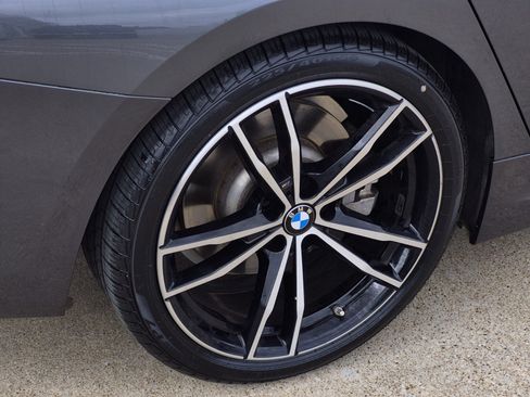 Used 2019 BMW 330i Sedan w/ M Sport Package RWD image 7