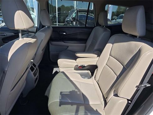 Used 2019 Honda Pilot Touring image 11