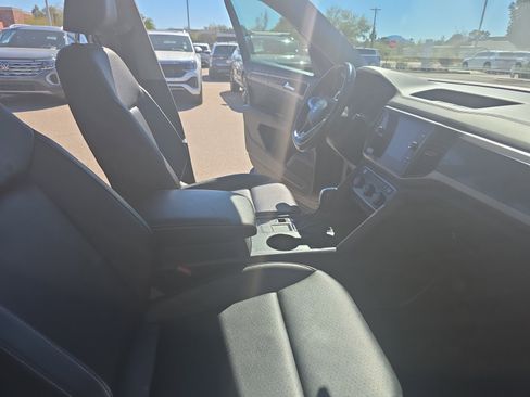 Used 2021 Volkswagen Atlas SE w/ Panoramic Sunroof Package image 19