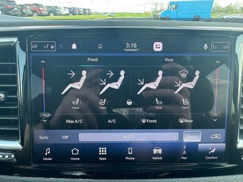 Used 2021 Chrysler Pacifica Limited image 30