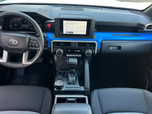Used 2025 Toyota Tacoma TRD Off-Road AWD/4WD image 4