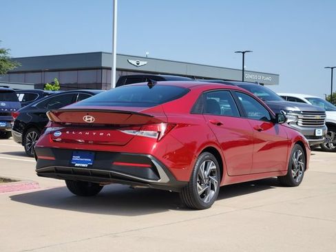 Certified 2025 Hyundai Elantra Sport FWD image 3