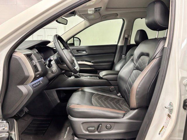 Used 2023 Nissan Pathfinder Platinum FWD image 17