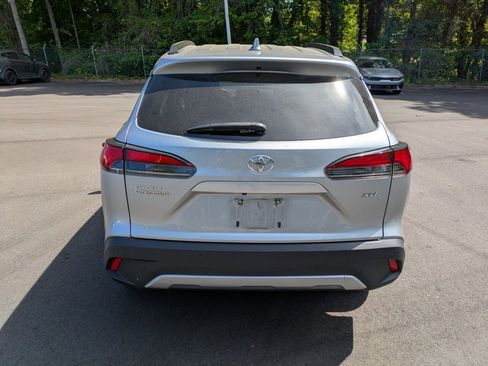 Used 2022 Toyota Corolla Cross XLE w/ Convenience Package image 4