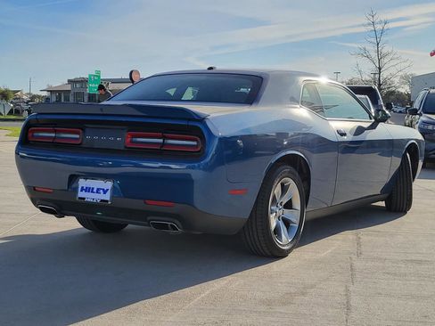 Used 2022 Dodge Challenger SXT RWD image 4