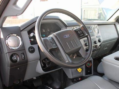 Used 2019 Ford F750 2WD Regular Cab Super Duty image 28