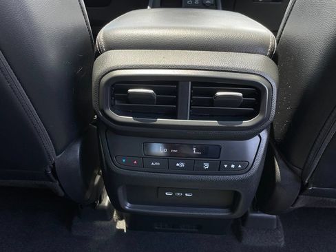 Certified 2024 Honda Pilot Touring image 38