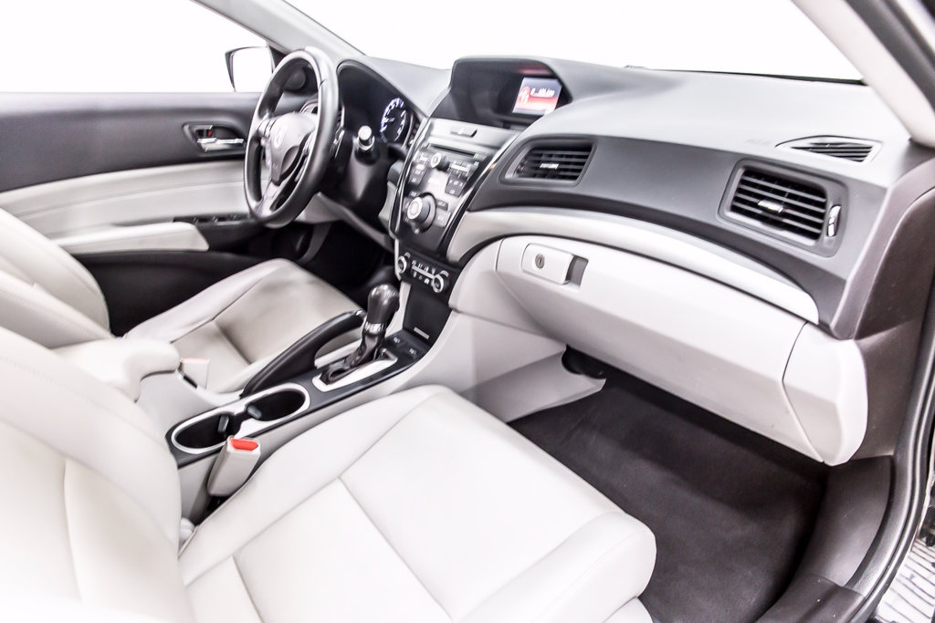 Used 2017 Acura ILX w/ AcuraWatch Plus Package FWD image 32