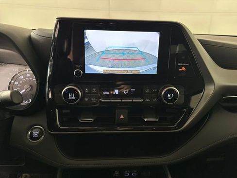 Used 2023 Toyota Highlander L image 22