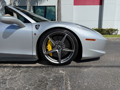 Used 2012 Ferrari 458 Spider image 3