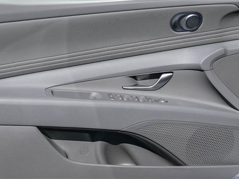 Certified 2025 Hyundai Elantra Sport image 21