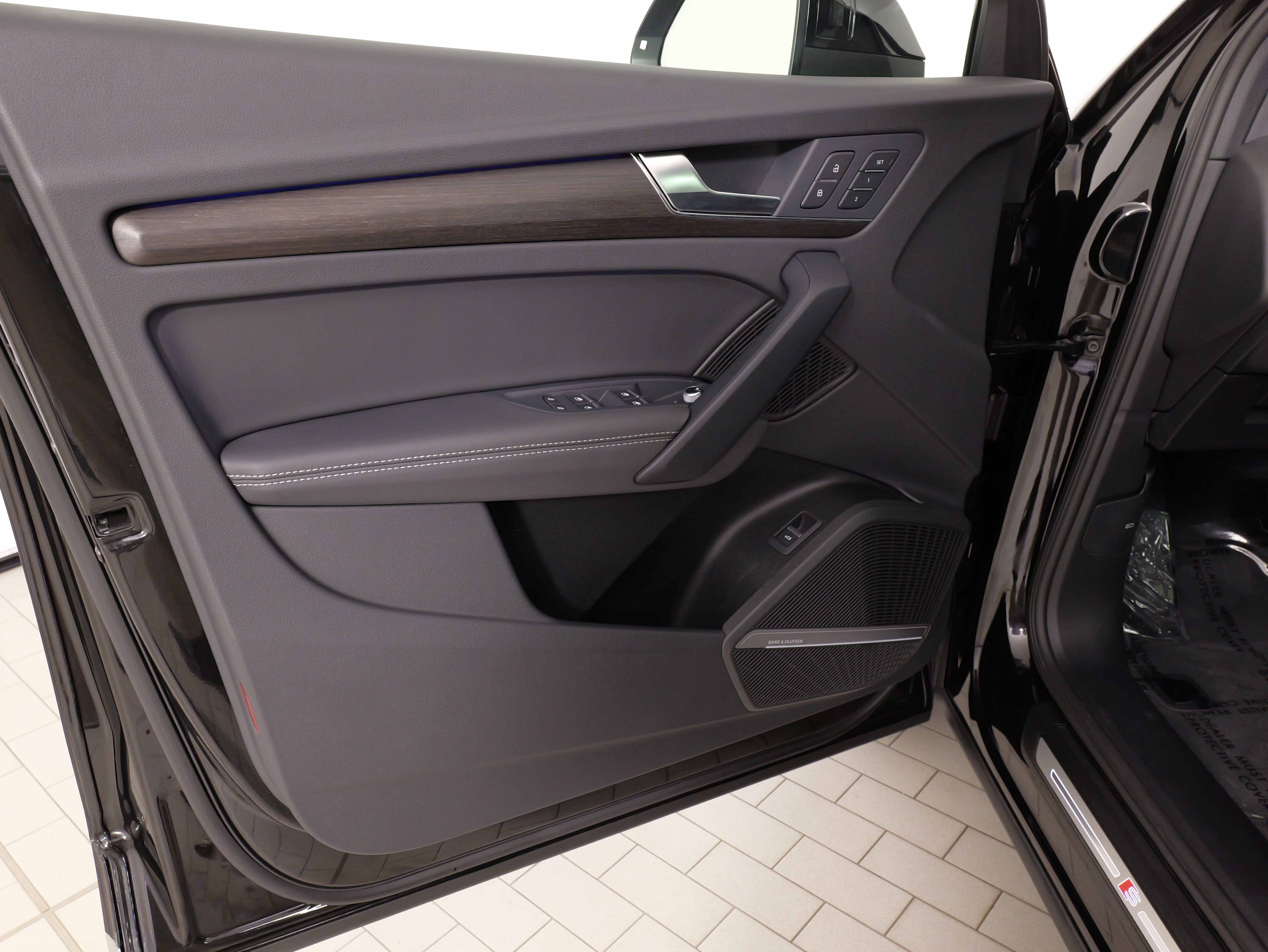 Used 2025 Audi Q5 2.0T Premium Plus w/ Premium Plus Package AWD/4WD image 29