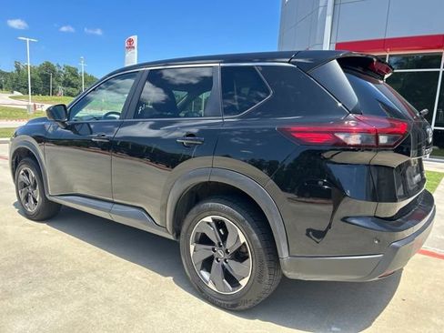 Used 2024 Nissan Rogue SV AWD/4WD image 5