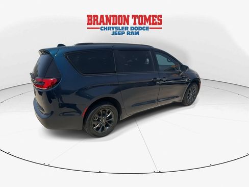 Used 2021 Chrysler Pacifica Limited w/ Uconnect Theater Family Group AWD/4WD image 8