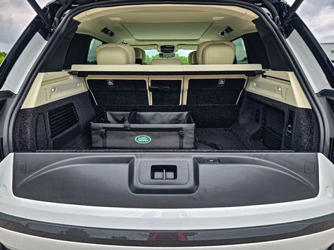 Used 2025 Land Rover Range Rover Autobiography AWD/4WD image 36