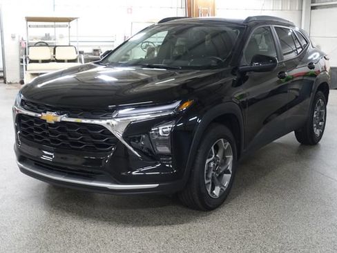 Used 2025 Chevrolet Trax LT w/ Driver Confidence Package FWD image 3