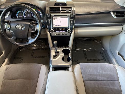 Used 2014 Toyota Camry XLE w/ Leather Package FWD image 3