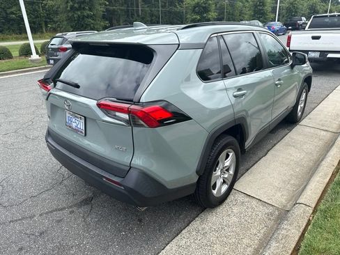 Used 2021 Toyota RAV4 XLE w/ Convenience Package FWD image 7