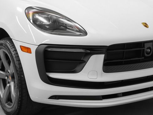 Used 2025 Porsche Macan image 16