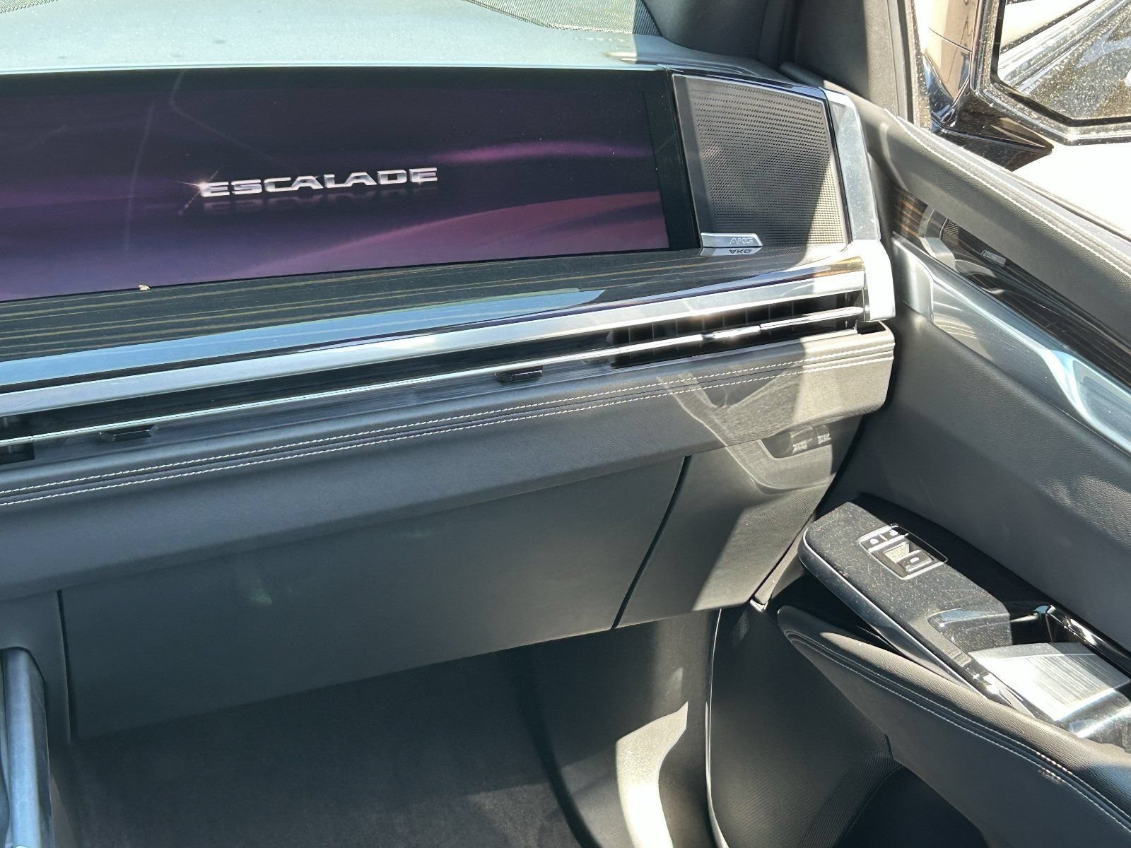 Certified 2025 Cadillac Escalade ESV Premium Luxury w/ LPO, Floor Liner Package AWD/4WD image 20