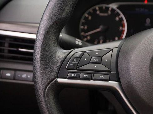 Used 2024 Nissan Altima 2.5 SV FWD image 11