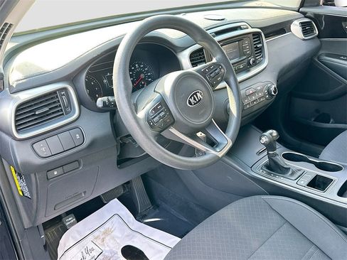 Used 2017 Kia Sorento LX image 9