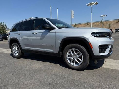 New 2025 Jeep Grand Cherokee Laredo X w/ Luxury Tech Group I image 8