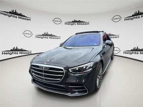 Used 2021 Mercedes-Benz S 580 4MATIC Sedan w/ AMG Line image 2