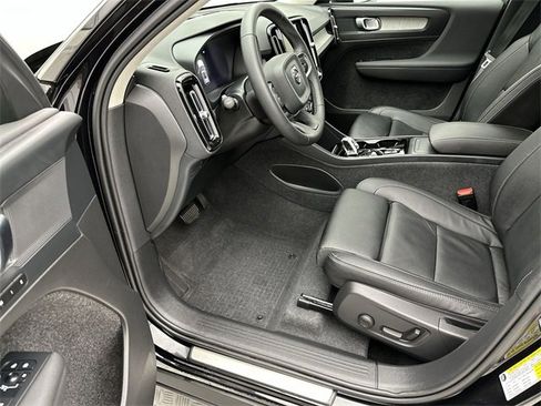 Certified 2024 Volvo XC40 B5 Plus w/ Protection Package Premier image 11