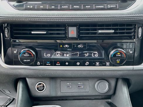 Used 2023 Nissan Rogue Platinum w/ Platinum Premium Package FWD image 25